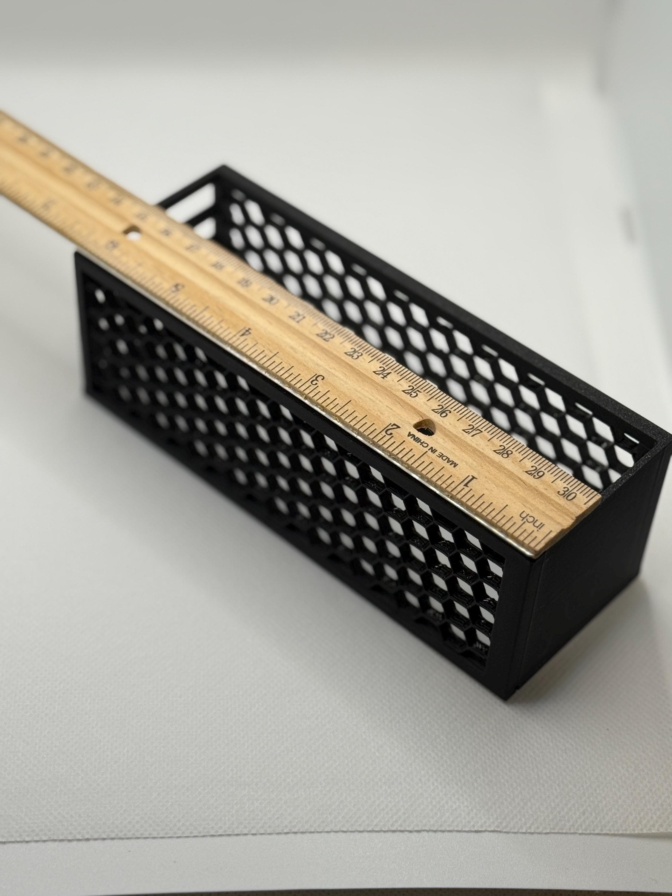 3D Printed Webcam Stand with Photo Holder: Desk Accessory