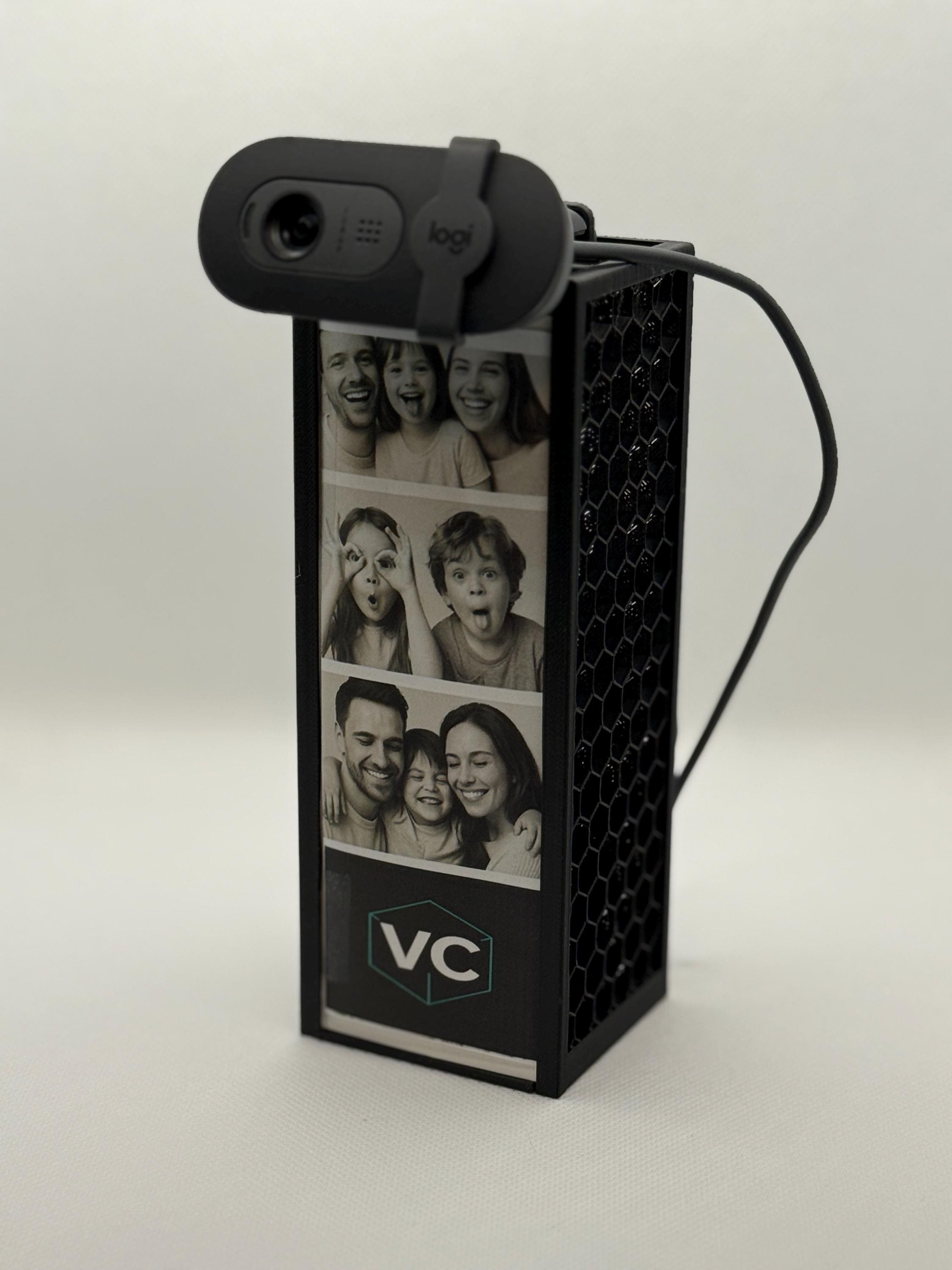 3D Printed Webcam Stand with Photo Holder: Desk Accessory